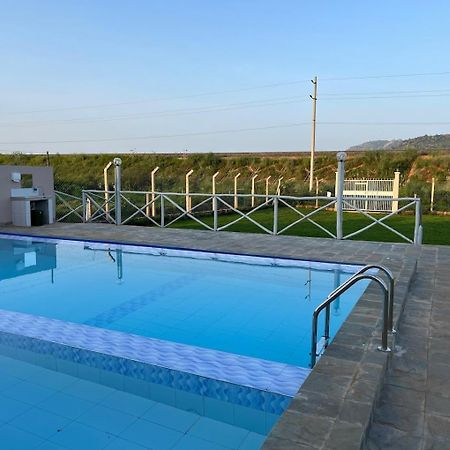 1 Bedroom Fully Furnished Luxurious Apartment Voi Town Kültér fotó