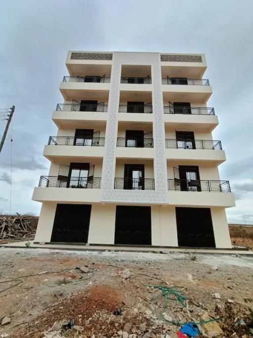 1 Bedroom Fully Furnished Luxurious Apartment Voi Town Kültér fotó